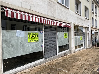 LOCAL COMMERCIAL A LOUER - Le Creusot - 230 m2 - 1 390 € HC par mois