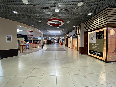 LOCAL COMMERCIAL A LOUER - Le Creusot - 61 m2 - 762 € HC par mois