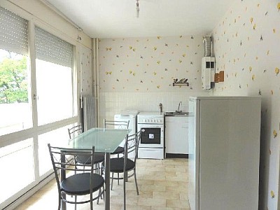 STUDIO A LOUER - Le Creusot - 33 m2 - 415 &euro; charges comprises par mois