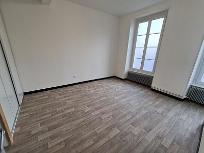 STUDIO A LOUER - Le Creusot - 39 m2 - 355 &euro; charges comprises par mois