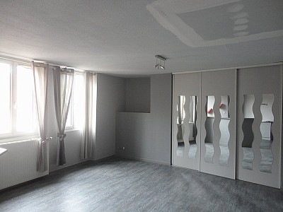 APPARTEMENT T2 A LOUER - Le Creusot - 59 m2 - 395 &euro; charges comprises par mois