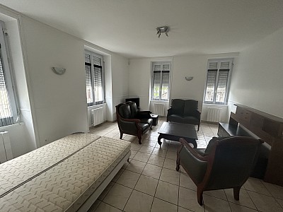 STUDIO A LOUER - Le Creusot - 35 m2 - 400 &euro; charges comprises par mois