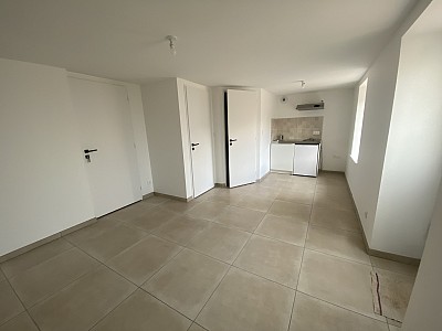 STUDIO A LOUER - Le Creusot - 30 m2 - 350 &euro; charges comprises par mois