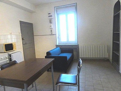 STUDIO A LOUER - Le Creusot - 32 m2 - 315 &euro; charges comprises par mois