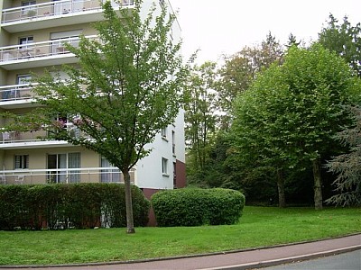 STUDIO A LOUER - Le Creusot - 35 m2 - 365 &euro; charges comprises par mois