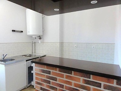 STUDIO A LOUER - Le Creusot - 25 m2 - 375 &euro; charges comprises par mois