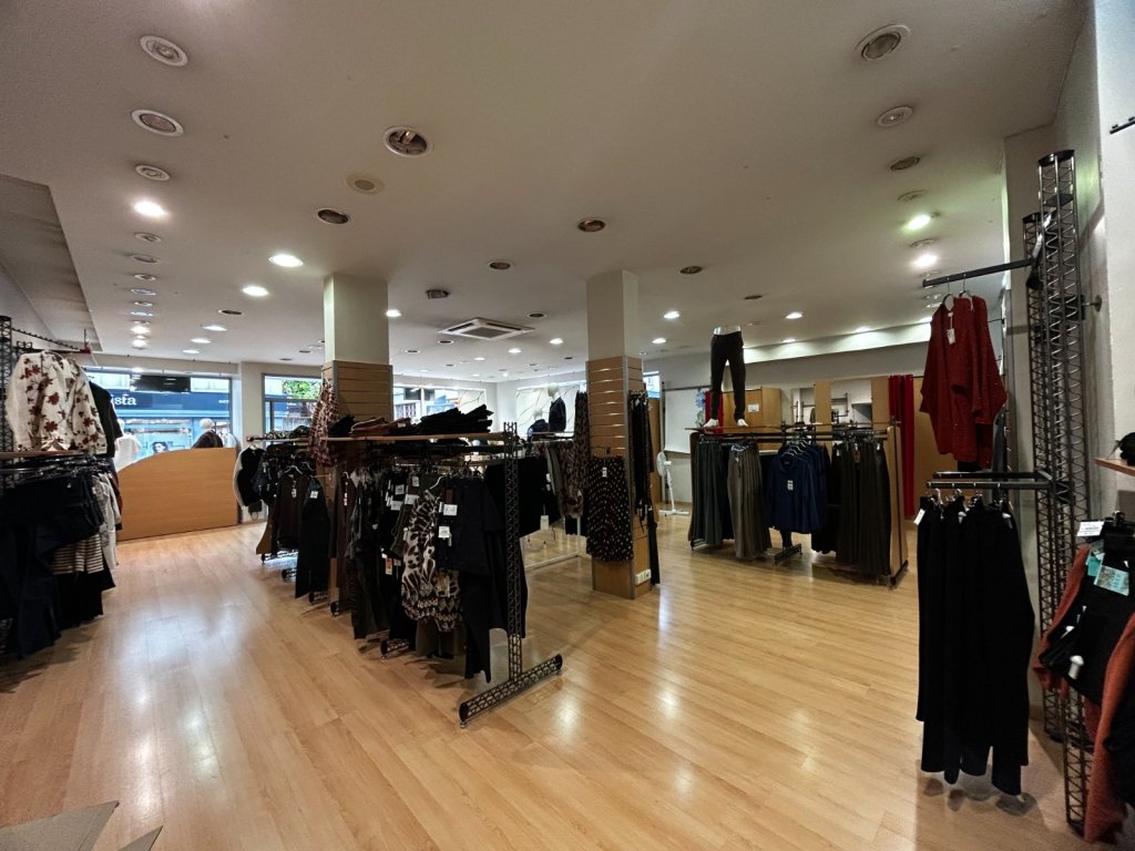 LOCAL COMMERCIAL A VENDRE - LE CREUSOT - 121 m2 - 128 000 €